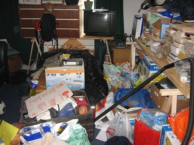 clutter attracts bed bugs