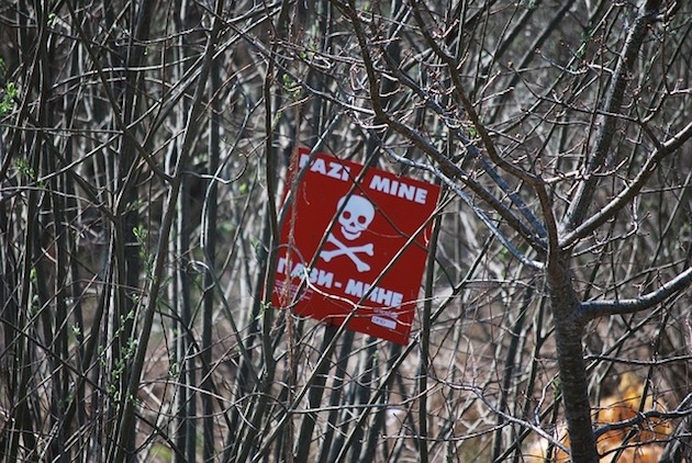danger landmine sign