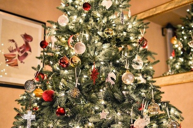 decorated tree in london house
