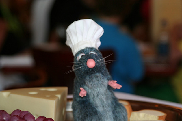 rat in christmas food